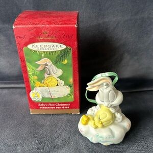 Hallmark Keepsake Ornaments Baby's 1st Christmas Baby Looney Tunes 2001